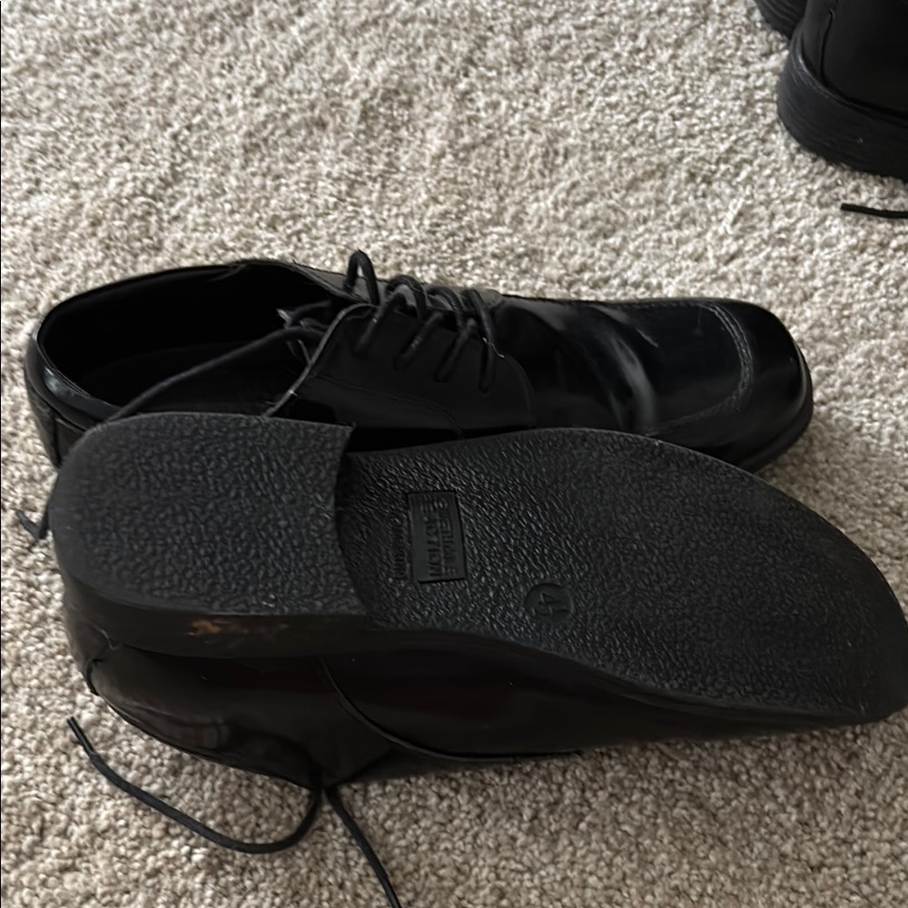 Kenneth Cole Reaction Black Dress Shoes Sleek Lace-Up Design